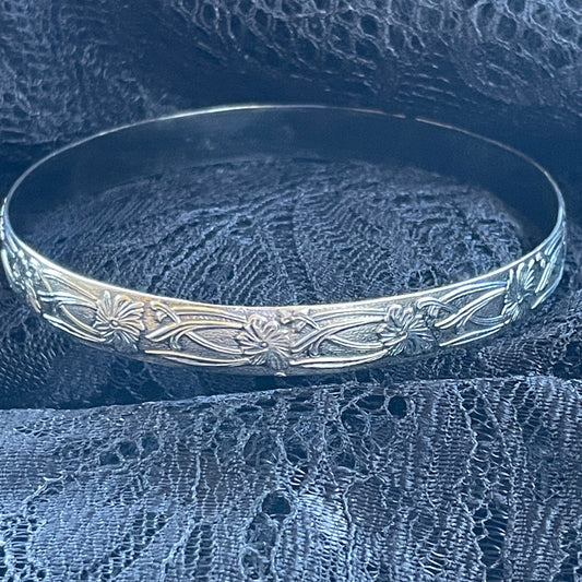 silver patterned bangle